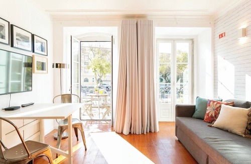 Lisbon Old Town Apartment | Lisbon charming balcony flat w/air conditioner!