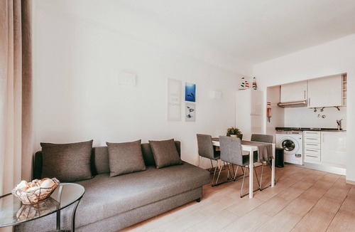 Armacao de Pera Apartment | Lisbon Gem, Walk to Chiado