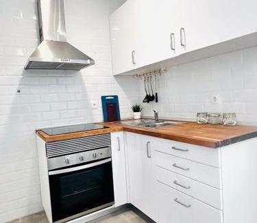 Santo Condestavel Apartment | Lisbon Orange House - Modern Two-Bedroom Apartment RC D