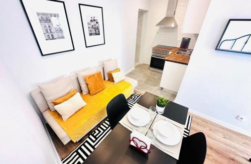 Santo Condestavel Apartment | Lisbon Orange House - Modern Two-Bedroom Apartment RC D