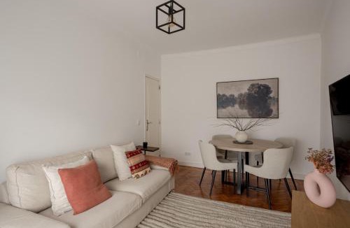 Cova da Piedade Apartment | Lisbon Riverside Retreat 2BR in Almada