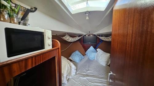 Parque das Nacoes Boat Rental | Lisbon Romantic Boat Expo