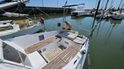 Parque das Nacoes Boat Rental | Lisbon Romantic Boat Expo