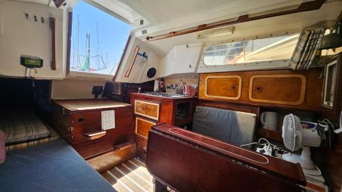 Parque das Nacoes Boat Rental | Lisbon Romantic Boat Expo