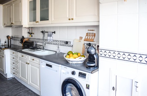 Apelacao Apartment | LISBON SKY VIEW 3BR HOME + NEAR AIRPORT + FREE PARKING