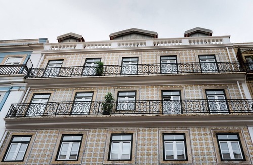Pena Apartment | Lisbon Skyline Apartment by Misha's Place (5E)
