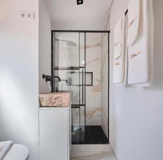 Misericordia Apartment | Lisbon Terrace&Shower River view.