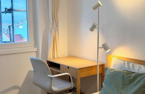 Cova da Piedade Apartment | Lisbon View - Balcony - AC & Gigabit WiFi