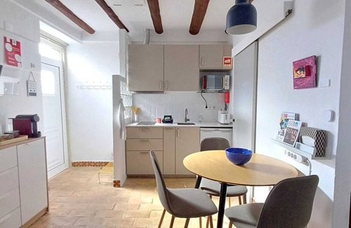 Barreiro Apartment | Little House Barreiro, wifi, a/c, 5 min to river front park, panoramic views!