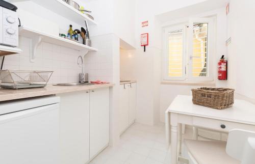 Merces Apartment | Live like a local @ Casa da Esquina - Wifi & A/C