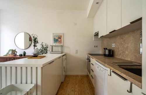 Lisbon Apartment | Lovely 2 bed apartment near Santos-O-Velho & Lapa