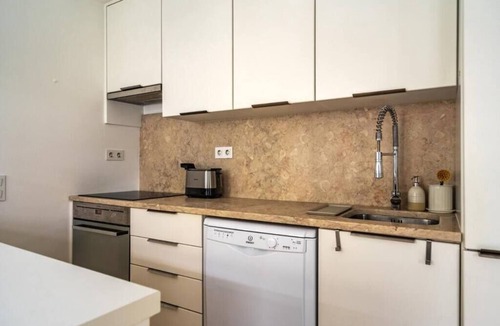 Lisbon Apartment | Lovely 2 bed apartment near Santos-O-Velho & Lapa