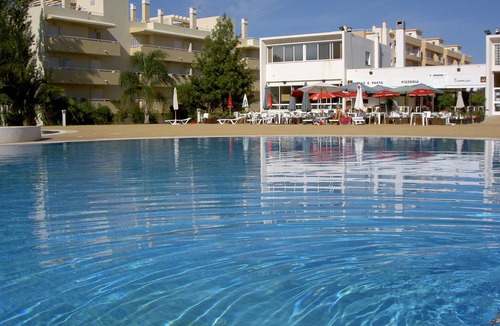 Quarteira Apartment | Lovely 2 bedroom apartment with air con and excellent communal pool & bar