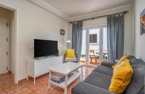 Burgau Apartment | Lovely beach apartment, sea views, rooftop terrace #1974