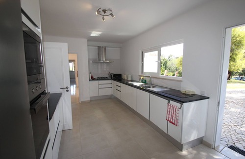 Vale de Parra Villa | Lovely property in Quinta da Saudade with views over Vale de Parra to the sea