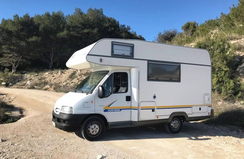 Vila Nogueira de Azeitao House | Luma Red Camper, Azeitão, Setúbal