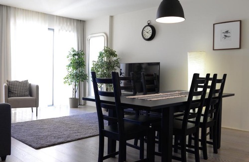 Sao Sebastiao da Pedreira Apartment | Lux Apartment with Pool and Garage