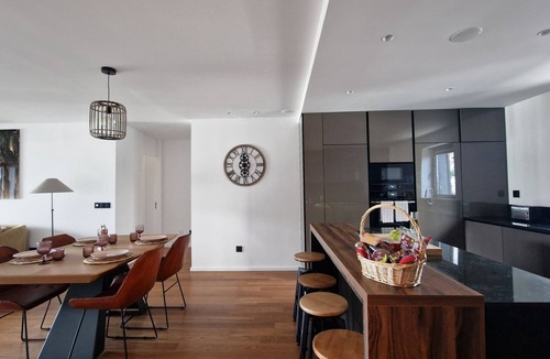 Sao Martinho Apartment | Lux Suite by LovelyStay