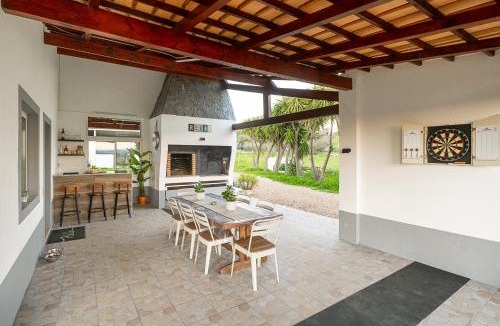 Luzianes Villa | Luxe villa for 8 - Heated Pool -AC -BBQ Area - Patio - 160Mbps - Olives - Palm - vineyard