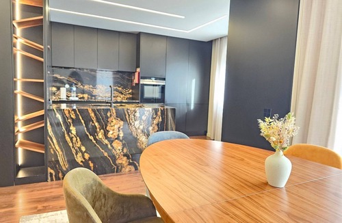 Cedofeita Apartment | LuxiStay - Luxury Rooftop Jacuzzi & Sunset Views