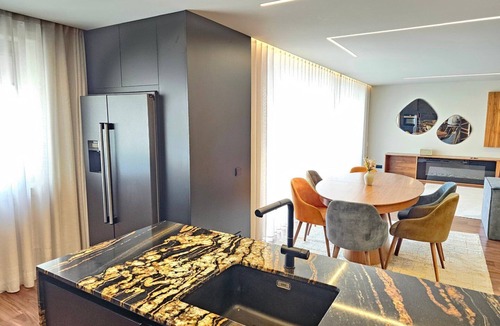 Cedofeita Apartment | LuxiStay - Luxury Rooftop Jacuzzi & Sunset Views