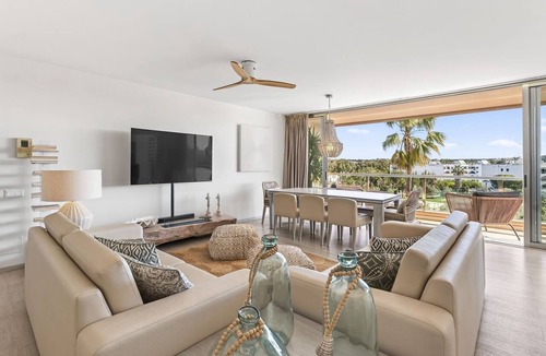 Salgados Apartment | Luxurious 3BDR Salgados Flat w/Pool by LovelyStay