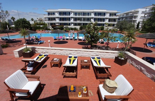 Telheiro Apartment | Luxury 2 Bed Apart with large south facing balcony, WiFi, AC & 4 Pool passes