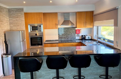 Olhos D'Agua Apartment | Luxury 2 bedroom apartment in Olhos de Agua with sea views in a secure condo
