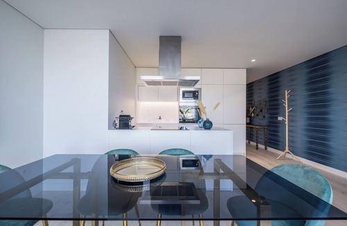 Santa Marinha Apartment | Luxury 2BR in Gaia | Iconic Views + Spa and Parking