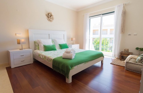 Alvor Villa | Luxury 3 bedroom Alvor villa with roof terrace jacuzzi hot tub by AlvorBeach