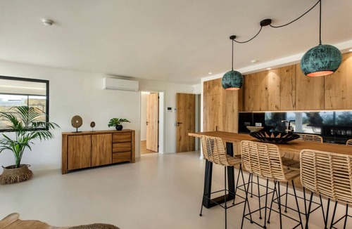 Falfeira House | Luxury 3BR Ocean & Lagos Views Heated Pool