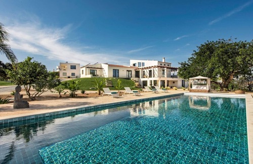 Falfeira House | Luxury 3BR Ocean & Lagos Views Heated Pool