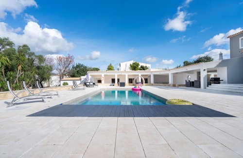 Almancil Villa | Luxury Almancil Villa with Heated Pool by Ideal Homes