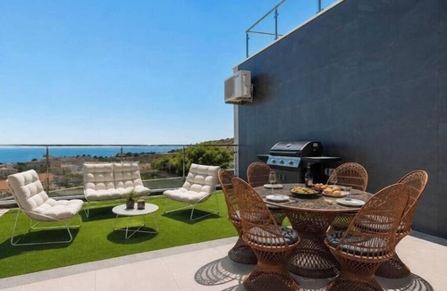 Albufeira Apartment | Luxury apartment with ocean views and a pool | Air conditioning | 2 suites