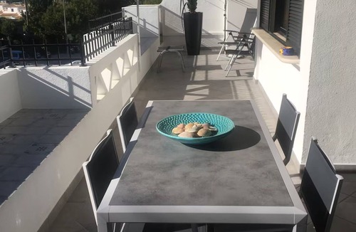 Vale do Garrao Apartment | Luxury Family Apartment Near Padel Courts and the Beach, with a Heated Pool