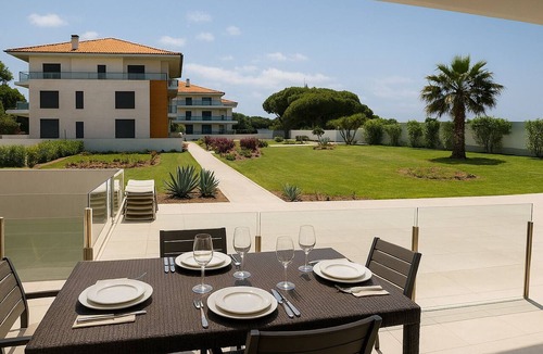Sao Martinho do Porto Apartment | Luxury ground floor apartment, sleeps 6, excellent position in a quiet location