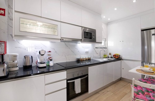 Faro City Centre Apartment | Luxury Home Sweet Home T3 Apartment with Shared Terrace, Wi-Fi, and Air Conditioning