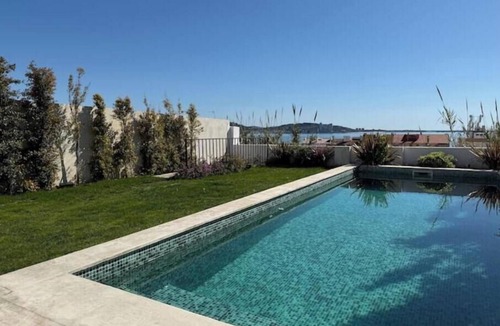 Linda-a-Velha House | Luxury house with river view and pool