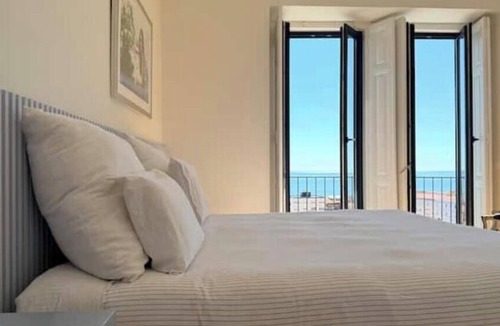 Linda-a-Velha House | Luxury house with river view and pool