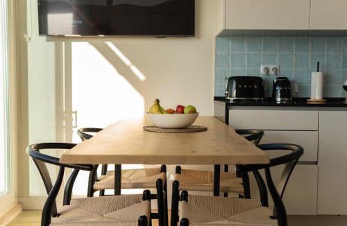 Cacilhas Apartment | Luxury Lisbon View & Balcony - AC & Elevator