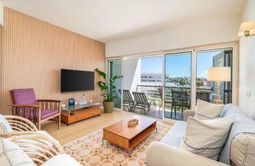Telheiro Apartment | Luxury Marina Apartment with Pool and Balcony #2009
