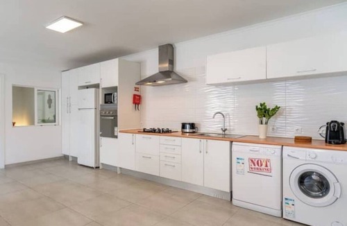 Costa de Caparica Apartment | Luxury private room with attached bathroom near the beach