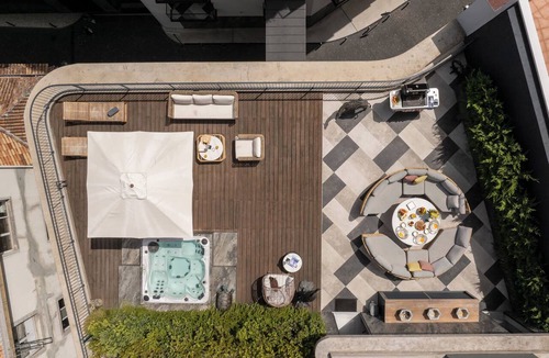 Se Apartment | Luxury Rooftop Jacuzzi Penthouse at Savoy Insular