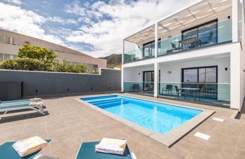 Canical Apartment | Luxury Seafront Escape I