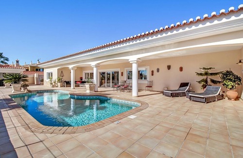 Praia da Luz Villa | Luxury Three Bedroom Villa with Jacuzzi Pool, Ocean Views & 5 mins walk into Luz