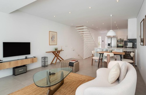 Lagos City Center Villa | Luxury Villa, Sea View and Pool, Central Lagos