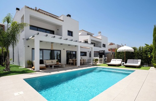 Gambelas House | Luxury Villa with Private Pool Near Faro Beach, Offering Unparalleled Comfort!