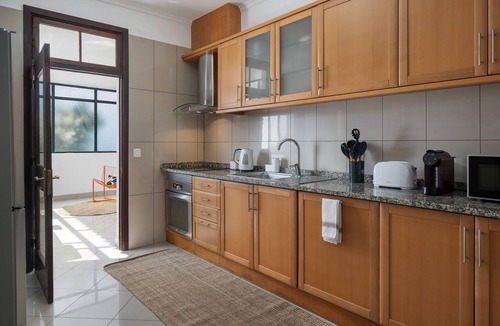 Sao Pedro House | Luz do Sol – Spacious & Welcoming