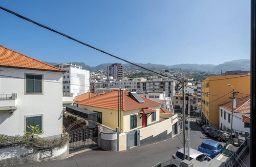 Sao Pedro House | Luz do Sol – Spacious & Welcoming