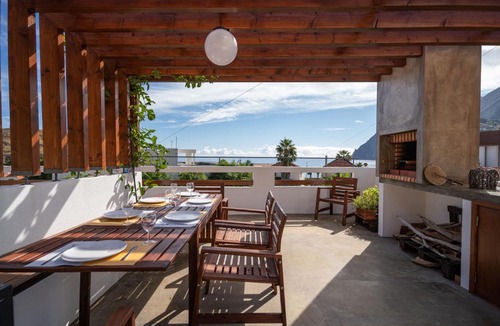 Porto da Cruz Hostel | Madeira Surf Camp